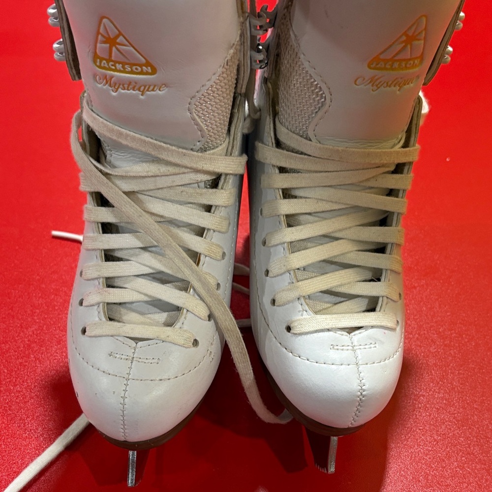 JACKSON mystique figure Skates
